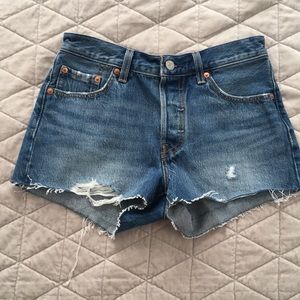 Levi’s 501 Shorts Sz 25 “back to your heart”